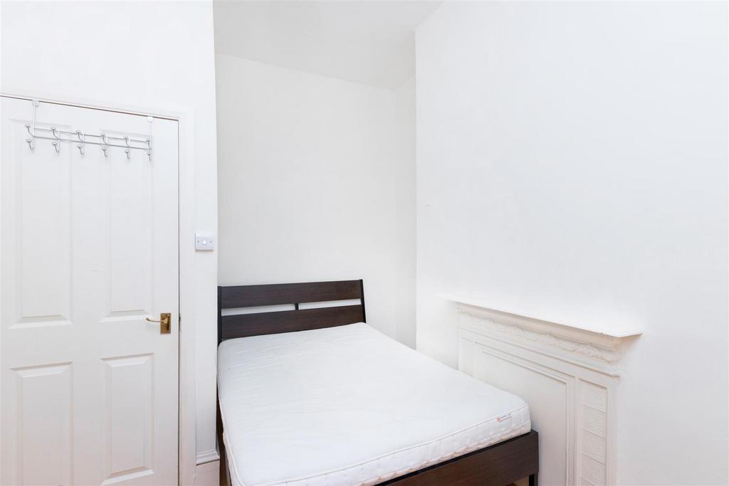 5a, RGF, Barclay Road, SW6 - Ph3.jpg