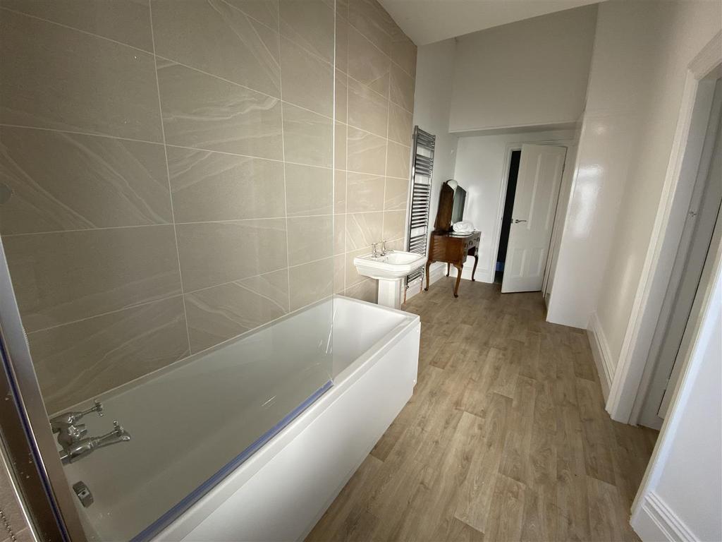 BATHROOM 1.jpg