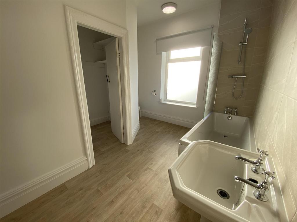 BATHROOM 2.jpg