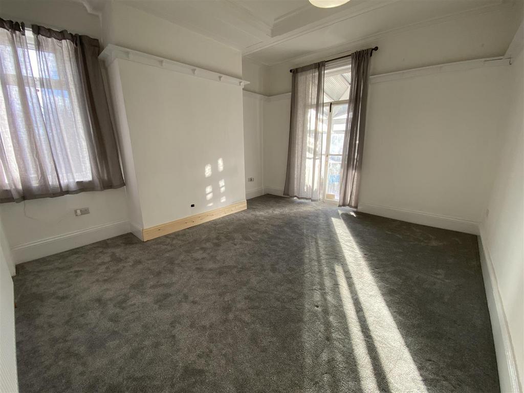 DINING ROOM.jpg