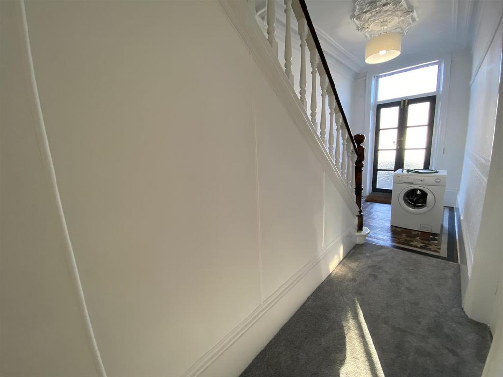 ENTRANCE HALL.jpg