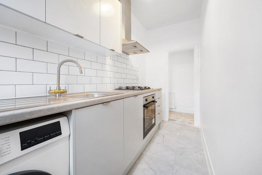 Kitchen (2).JPG