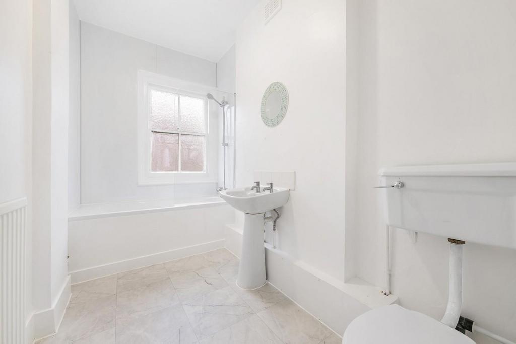 Bathroom.JPG