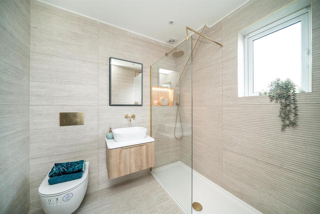 En Suite To Bedroom Three