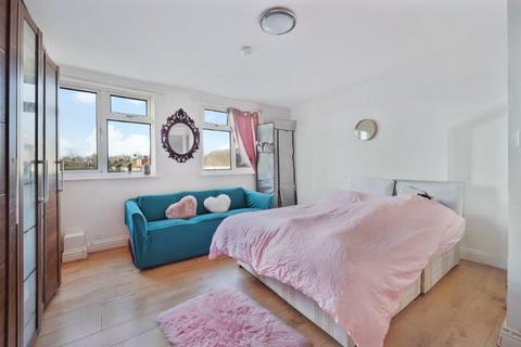 3 bedroom maisonette for sale, Baker Street, Enfield