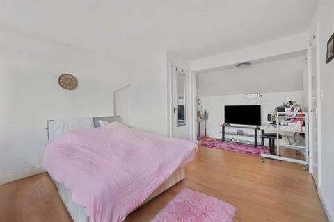 3 bedroom maisonette for sale, Baker Street, Enfield