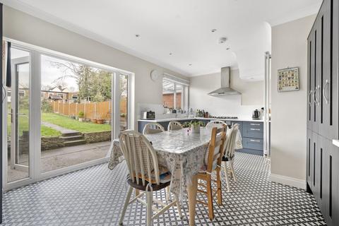 Chingford Avenue, London