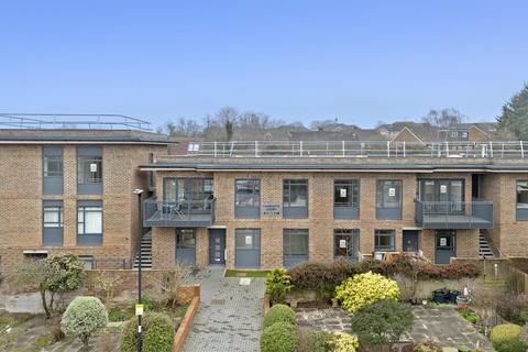 2 bedroom maisonette for sale, Belgrave Close, London