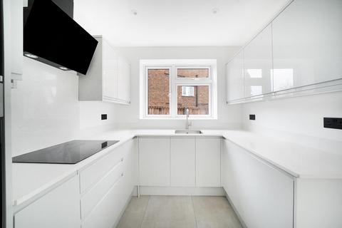 3 bedroom detached house for sale, The Fairway, London