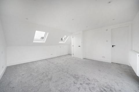 3 bedroom detached house for sale, The Fairway, London