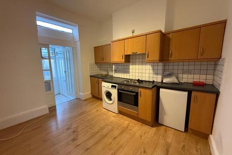 1 bedroom flat to rent, Sussex Way, London