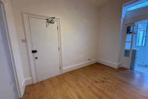 1 bedroom flat to rent, Sussex Way, London