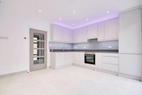 4 bedroom terraced house for sale, Chase Road, London