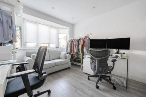4 bedroom semi-detached house for sale, Kenilworth Crescent, Enfield