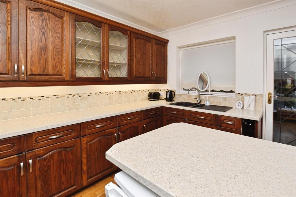10f82a78-kitchen.JPG