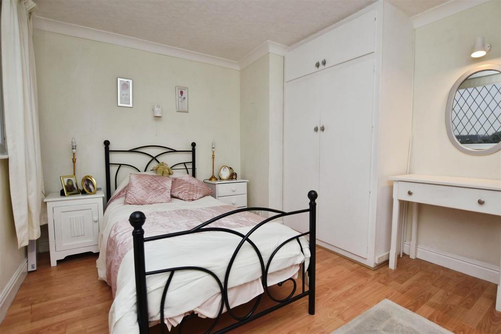 B63865cb-bed 203 20b.JPG