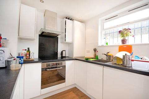 3 bedroom flat to rent, Brixton Road, Brixton, London, SW9