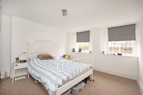 3 bedroom flat to rent, Brixton Road, Brixton, London, SW9