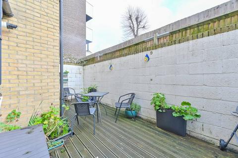 3 bedroom flat to rent, Brixton Road, Brixton, London, SW9