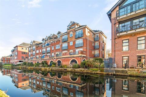 2 bedroom penthouse for sale, Penthouse Apartment, Britannia Road, Sale