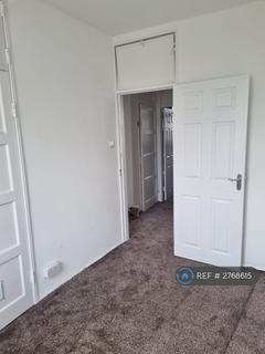 3 bedroom flat to rent, St. Peters House, London, SE17