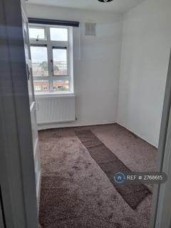 3 bedroom flat to rent, St. Peters House, London, SE17
