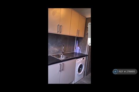 3 bedroom flat to rent, St. Peters House, London, SE17