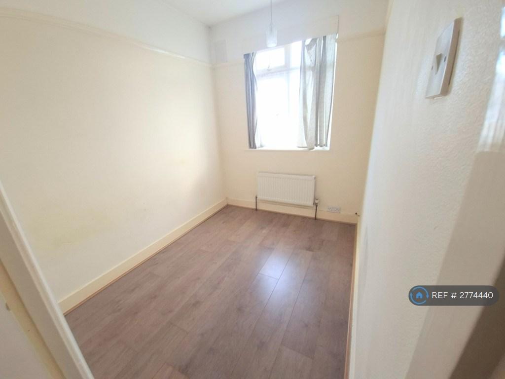 Upstairs Bedroom 4 - Single