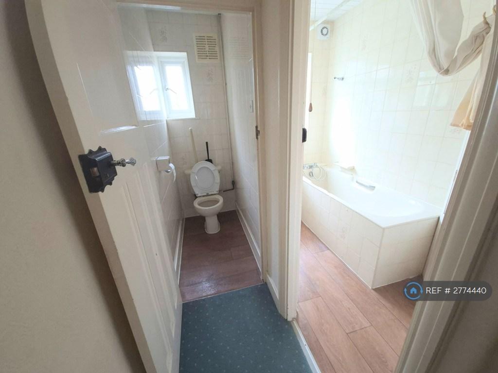 Separate Bathroom And Toilet/Wc