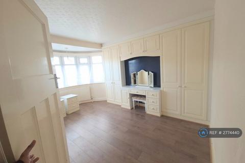 4 bedroom terraced house to rent, Dimsdale Drive, London, NW9