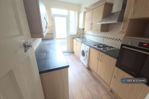 4 bedroom terraced house to rent, Dimsdale Drive, London, NW9