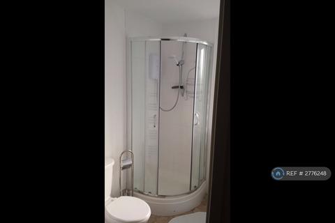 1 bedroom in a house share to rent, Castle Road, Southampton, SO18