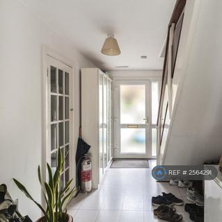 3 bedroom terraced house to rent, Turnpike Link, Croydon, CR0