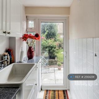 3 bedroom terraced house to rent, Turnpike Link, Croydon, CR0