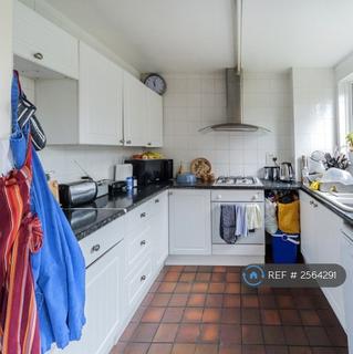 3 bedroom terraced house to rent, Turnpike Link, Croydon, CR0