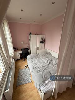 undefined, Avenue Gardens, London, W3