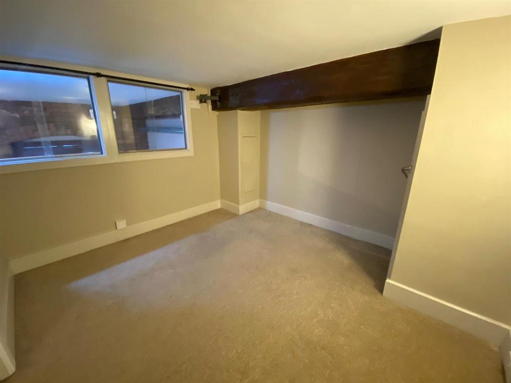 BEDROOM.jpg