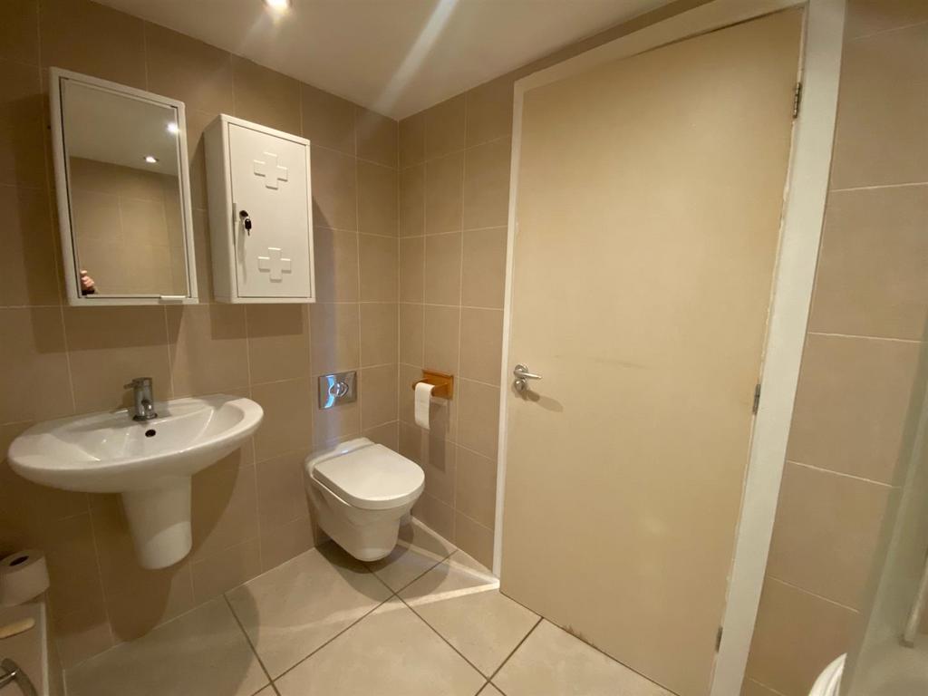 BATHROOM 1.jpg