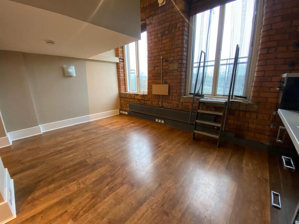 LOUNGE 2.jpg