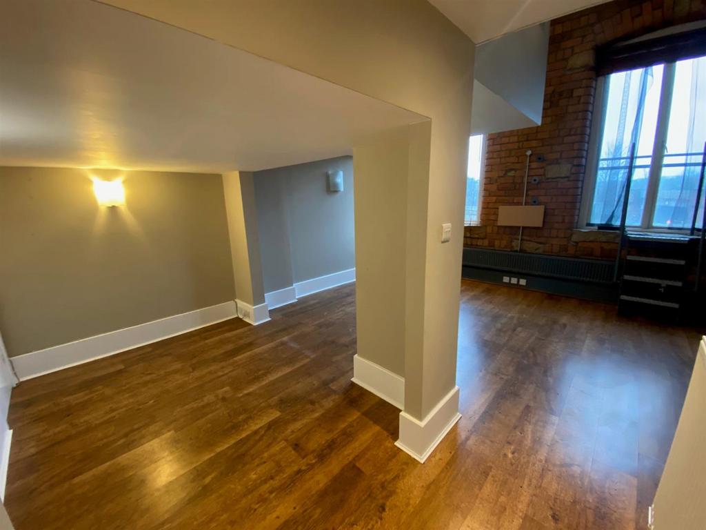 LOUNGE 3.jpg