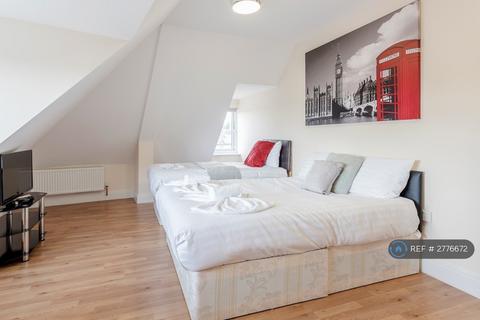 4 bedroom flat to rent, King Georges Avenue, Watford, WD18