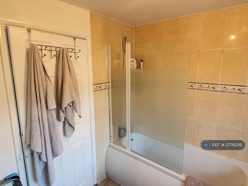 Big Bathroom For Rooms 4 And 3