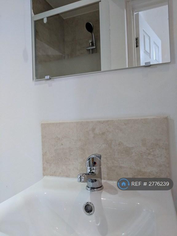 Upstairs En-Suite For Rooms 1 &amp; 2