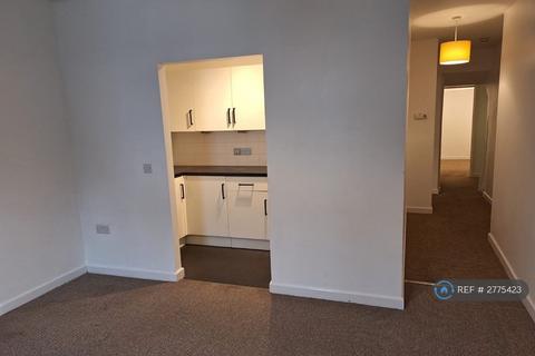 2 bedroom flat to rent, Victoria Road, Torquay, TQ1