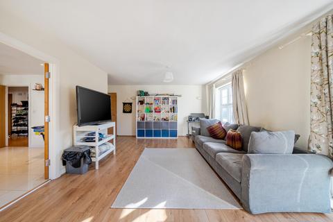 2 bedroom flat for sale, Stewart Court, Nascot Wood, Watford WD17 4BW