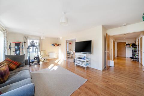 2 bedroom flat for sale, Stewart Court, Nascot Wood, Watford WD17 4BW