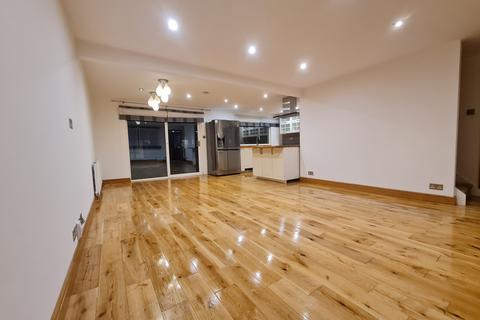 undefined, Stafford ST16