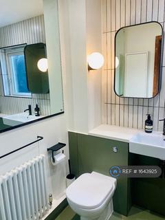 3 bedroom flat to rent, Stonhouse Street, London, SW4