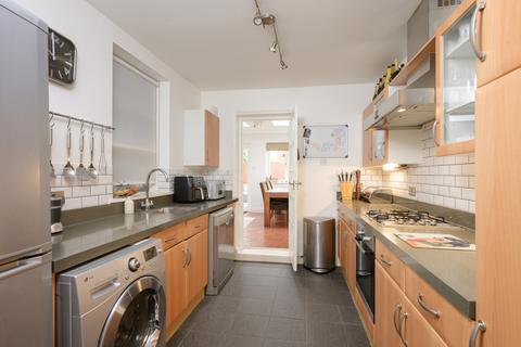 3 bedroom terraced house for sale, Newton Road, London SW19