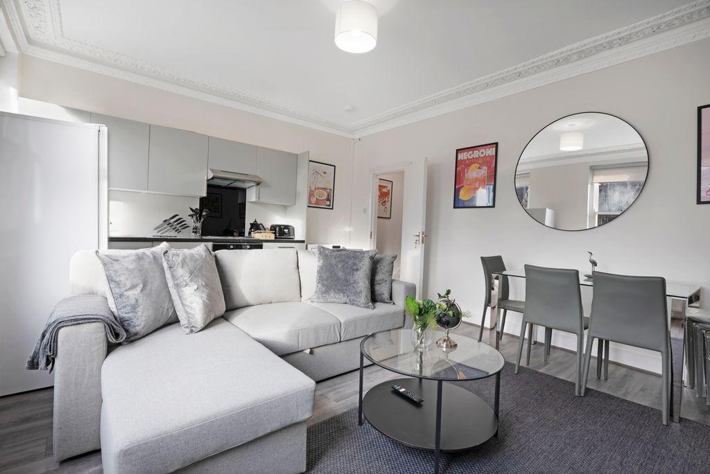 Spacious Interior Designed 3 Double Bedroom Maiso